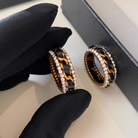 2024 nouvelle chaîne en laiton Antique en cuir noir armure bague en diamant pour les femmes usine de bijoux personnalisée