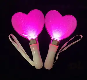 Herzform LED Light Up Leuchtstäbe Batterie betriebener blinkender Leucht stab für Konzert party zubehör