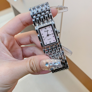 Reloj de Pulsera de Cuarzo con Esfera Cuadrada Estilo Brazalete para Mujer, Estilo Mid-Century, Lujo Ligero, Elegante y Exclusivo - Product Image 4