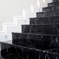 Escalier droit de luxe haut de gamme DB au design moderne avec marches en marbre pour la maison, escalier pour accéder au deuxième étage