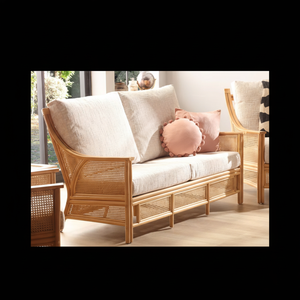 Tons clairs, élégant canapé de canne, avec des sangles traditionnelles et des coussins en peluche pour un salon, à prix de gros. - Product Image 1