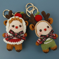 Paire de porte-clés rennes de Noël créatifs faits main en laine tricotée au crochet, ornements prêts à l'emploi, élaborés et raffinés