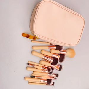 Ensemble de 12 pinceaux de maquillage de voyage avec étui rose, poils synthétiques, kit de pinceaux cosmétiques pour l'application du fond de teint - Product Image 1