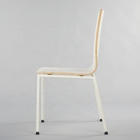 Chaise de salle à manger en bois moderne - Durable et écologique pour usage commercial dans les bars et villas
