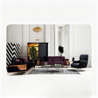 Canapé de salon d'hôtel 3 places au design moderne et luxueux, en velours noir capitonné avec base métallique et rangement, assise classique pour l'hôtellerie