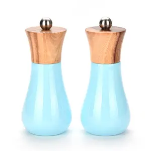 Salière et poivrière industrielle manuelle en bois d'acacia de cuisine rechargeant facilement l'ensemble de moulins à poivre avec cuillère