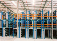 Système de rayonnage en acier renforcé pour stockage industriel intensif, rayonnage d'entrepôt multi-niveaux avec étages réglables