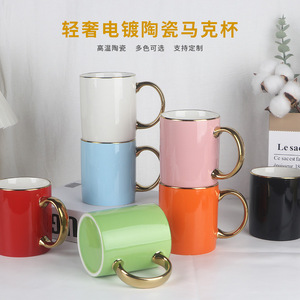 Taza de cerámica con mango chapado en oro y logotipo, diseño minimalista para regalos empresariales - Product Image 2
