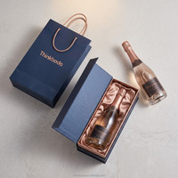 Boîte cadeau de luxe en forme de livre bleu nuit avec fermeture magnétique et doublure rose gold éclatante pour cadeaux d'anniversaire VIP d'élite