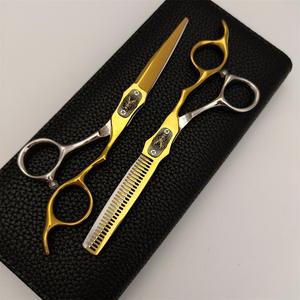 กรรไกรตัดผมแบบกำหนดเอง ขนาด 62 มม. กรรไกรซอยผมสำหรับคนถนัดขวา ใช้ในงานเสริมสวย ใบมีดมาตรฐาน ผลิตที่ซูโจว - Product Image 1