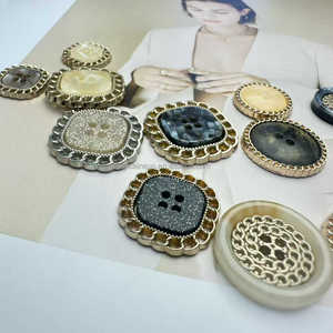 Bán buôn nhựa kim loại kết hợp nút 4 lỗ phù hợp với nút Mô hình người đàn ông Phụ nữ phù hợp với nút - Product Image 4