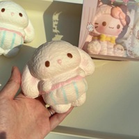 Jouet anti-stress Squishy Lapin à langer mignon fraise, en PU à rebond lent et texture crème, boîte mystère très populaire