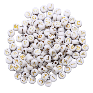 Meilleure vente Perles rondes plates en lettres ABC blanches 4*7mm 500G par sac Perles acryliques en <span class=keywords><strong>alphabet</strong></span> en vrac pour la fabrication de bracelets et de colliers - Product Image 1