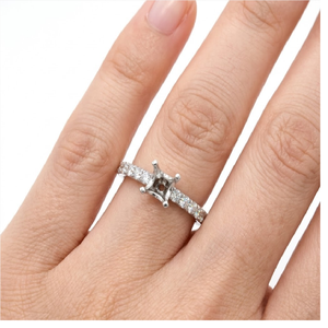 Anillo de compromiso de oro blanco de 18K con pavé y montura semicompleta, estilo princesa, con engaste de diamante tipo cojín de cuatro puntas, venta al por mayor, MOQ 1 - Product Image 4