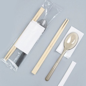ชุดอุปกรณ์รับประทานอาหารแบบใช้แล้วทิ้งสั่งทำพิเศษลดราคาสุดคุ้ม ชุดสี่ชิ้น ประกอบด้วย ไม้จิ้มฟัน ผ้าเช็ดปาก ตะเกียบ และช้อน - Product Image 1