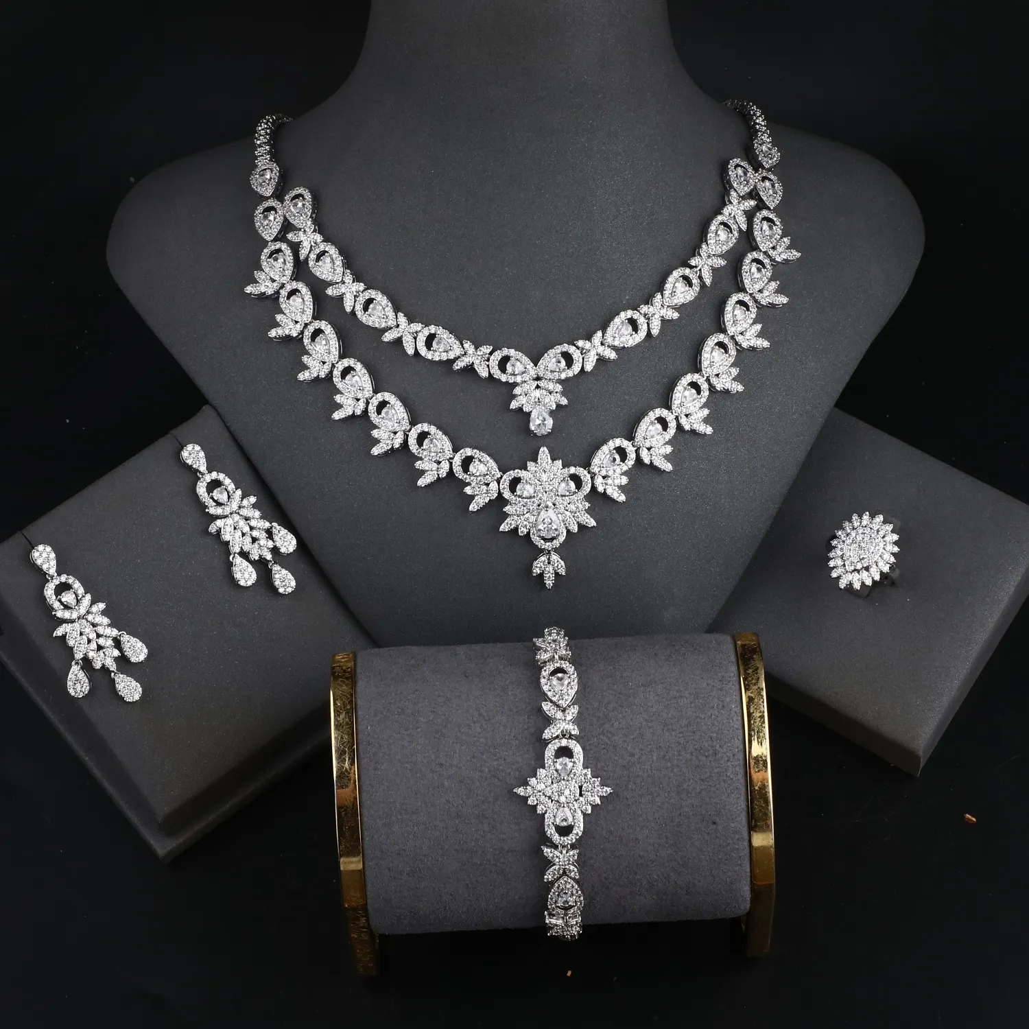 Ensemble de bijoux de luxe quatre pièces pour mariée, style indien, en zircone cubique, ensemble de bijoux arabes de dubaï