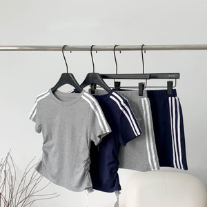 Abbigliamento <span class=keywords><strong>donna</strong></span> all'<span class=keywords><strong>ingrosso</strong></span> gonna a matita a vita alta e t-shirt a manica corta con ricamo a farfalla con fiocco per l'estate Set di due pezzi - Product Image 1