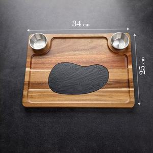 Plateau à steak en bois d'acacia Planche à découper avec 2 coupelles à sauce Plateau rectangulaire pour charcuterie et service - Product Image 2