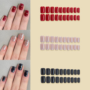 Kit de manucure professionnel : Ongles artificiels faits main, vernis gel, autocollants pour nail art et accessoires pour ongles - Product Image 3