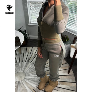 Conjunto de Dos Piezas Ajustado con Tachuelas Personalizado, Sudadera con Cierre y Capucha y Pantalones Deportivos Ajustados, Estilo Urbano - Product Image 6