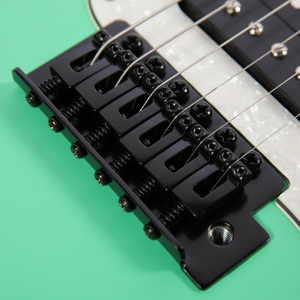 <span class=keywords><strong>Guitarra</strong></span> Eléctrica Económica Grote GTST-04 con Cuerpo de Álamo, Mástil de Arce Tostado, Acabado Mate y Pastillas S-S-H - Product Image 3