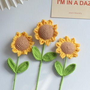 Tournesol artificiel au crochet en pot, fleurs de soleil tricotées en fil, plantes faites à la main, décoration de bureau, cadeau pour la remise des diplômes, les mariages, la fête des mères - Product Image 2