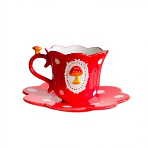 Juego de Taza y Platillo de Cerámica de Alta Calidad con Diseño de Hongo Rojo, Color Subesmaltado, Estilo Japonés Moderno, Apto para Lavavajillas y Microondas - Product Image 3