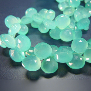 ขายส่งพลอยแคลเซโดนีสีน้ำเงินธรรมชาติคุณภาพพรีเมียม รูปหัวใจเจียระไน ขนาด 10x10 มม. แบบบริโอเล็ต 8 เส้นเต็ม - Product Image 1