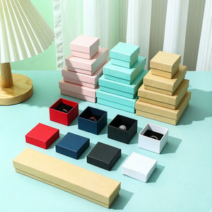 Scatola per Gioielli Imbottita in Spugna con Coperchio, Confezione Regalo in Cartone per Esporre Collane, Anelli, Bracciali e Orecchini - Product Image 1