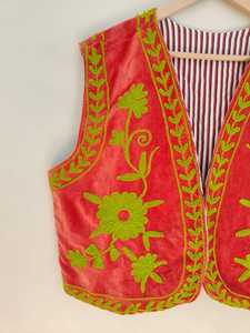 Chaleco de Terciopelo Bordado a Mano, Chaleco de Terciopelo Hecho a Mano, Chaqueta, Chaleco Bordado a Mano con Diseño Suzani, Chaleco de Terciopelo Bohemio con Estampado Floral, Chaleco de Algodón - Product Image 3