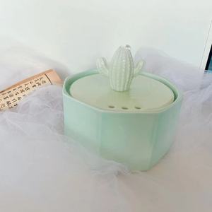 Bebedero de Cerámica con Forma de Cactus para Mascotas, Fuente de Agua Automática con Circulación Silenciosa, Dispensador de Agua Anti-Manchas Negras para Gatos - Product Image 1