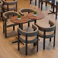 Ensemble de mobilier de bistro en gros, table ronde 2 places, chaises avec accoudoirs en cuir, adapté aux pizzerias, cafés et restaurants