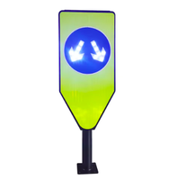 Panneau de signalisation solaire LED pour intersection, IP66, sécurité routière, panneau de signalisation réfléchissant en aluminium pour îlot de circulation, panneau d'avertissement