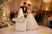 Mesa de Exhibición de Postres Moderna Blanca de Acero Inoxidable para Hotel, con Cristales Colgantes, Pedestal de Espejo para Cortar Pasteles en Recepciones de Boda