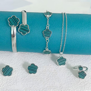 Ensemble de bijoux plaqué or avec fleur rouge, collier, boucles d'oreilles, bague, bracelet, accessoires de mode pour femmes - Product Image 6
