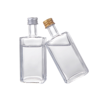 Bouteille à liqueur carrée en verre de qualité supérieure avec bouchon à vis, disponible en 10 ml, 15 ml, 30 ml, 50 ml et 100 ml pour la tequila, le whisky et les spiritueux