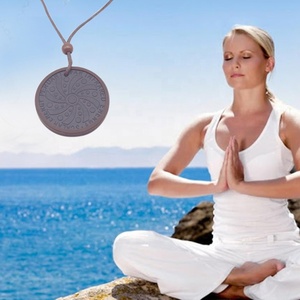 จี้หินลาวาภูเขาไฟประจุลบป้องกันการเกิดรังสีป้องกันแรงลมพร้อมแหวนยาง - Product Image 6