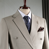 Herren Khaki Zweireiher 3-Teiliger Business-Anzug Set Knitterfreier Blazer mit Spitzrevers Weste Hose Luxuriöser Gala-Roter-Teppich-Anzug