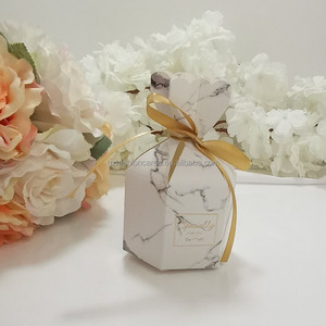 Boîte de bonbon hexagonale verte <span class=keywords><strong>or</strong></span> rouge de bénédiction de logo personnalisé pour cadeau de demoiselle <span class=keywords><strong>d</strong></span>'honneur de mariage boîte <span class=keywords><strong>d</strong></span>'emballage de chocolat sucré noix de <span class=keywords><strong>coco</strong></span> sucre - Product Image 3