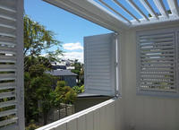 Fenêtre à persiennes en aluminium avec protection UV, largeur personnalisée pour bâtiment de bureaux, contrôle solaire professionnel, ombrage