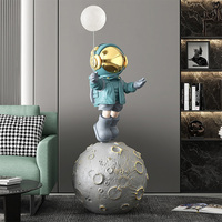 Grande sculpture de lampe de sol astronaute avec lumière lunaire, thème Amour, artisanat en résine peinte à la main pour la décoration intérieure