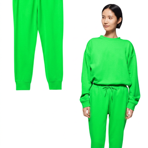 Survêtements et pantalons de survêtement personnalisés en molleton bouclette 380 g/m² en polyester et élasthanne, de haute qualité, écologiques, avec impression puff, vierges pour personnalisation - Product Image 3