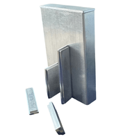 Embouts rectangulaires en aluminium pour clôtures extérieures - Design industriel écologique