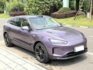 AITO M5 Extended-Range Ultra SUV 4x4 Usato 2025 viola su sfondo albicocca - Product Image 6