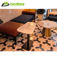Luxuriöses Modernes Villa-Hotel-Schlafzimmer-Suite-Möbelset Eichenholz MDF Langlebiges Kingsize-Bett Couchtisch Sessel für Apartment und Geschäftsnutzung