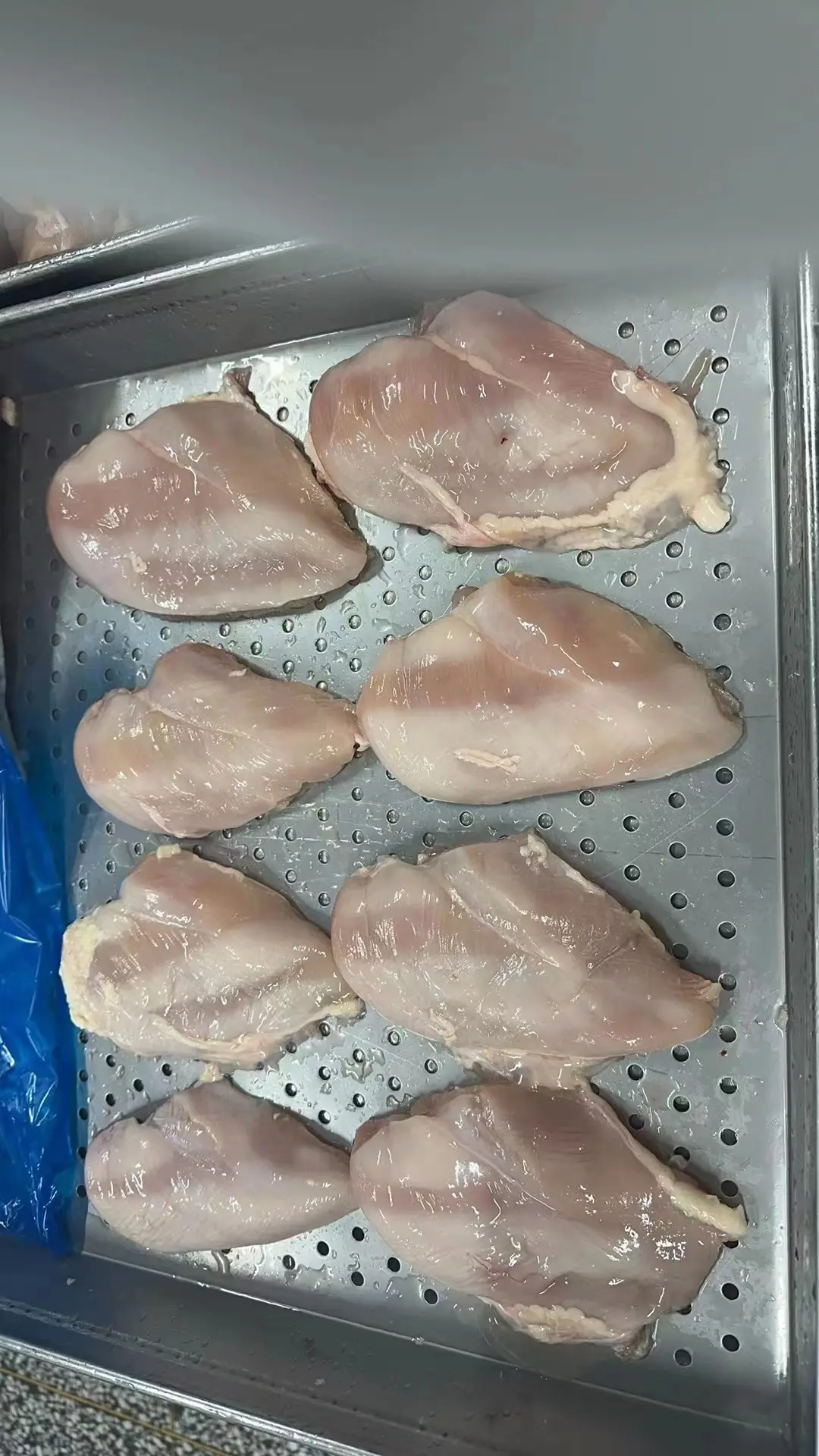 Peito de galinha congelada
