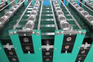 Hochgenaue Doppelschicht-Dachbahn herstellungs maschine Wellpappe glasierte Fliesen furnier Metalldach-Wandpaneel-Rollen form maschine - Product Image 6