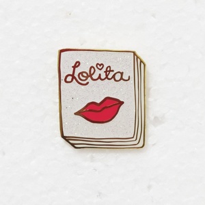 ผู้ผลิตขายส่ง ไม่มีขั้นต่ำ  เข็มกลัดเคลือบทองโบราณแบบมีกลิตเตอร์โลหะ  เข็มกลัดเคลือบอะนาเมลลายการ์ตูน  เข็มกลัดติดเสื้อแบบแข็งและแบบอ่อน  รับทำตามสั่ง - Product Image 4