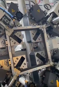 Centro de mecanizado CNC de alta velocidad de 4 ejes para la fabricación de ventanas y puertas de aluminio - Product Image 6