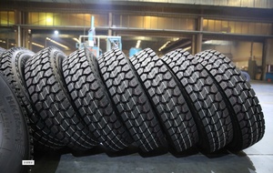 Pneus 295/80r22.5 315/80R22.5 Pneus de camion et de bus chinois HAWKWAY MARANDO Pneus de camion sans chambre à air HK859 HLS1 Haute résistance à l'usure - Product Image 4